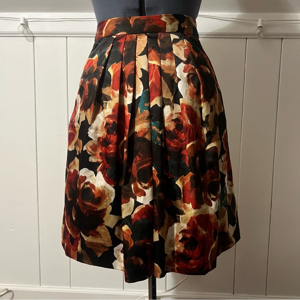 Floral Skirt w/ Pockets!